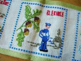 北欧アンティークテーブルクロス（ハーフリネン＋手刺繍）