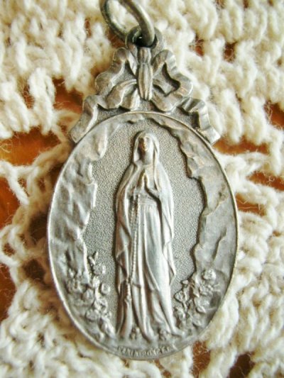 画像1: 聖母マリアとモンサンミシェルのメダイ